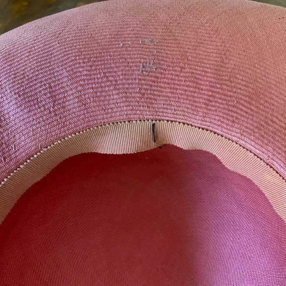 VINTAGE AUTHENTIC CHANEL PINK SALMON BRIMMED BLACK RIBBON BOW HAT - Picture 6 of 11